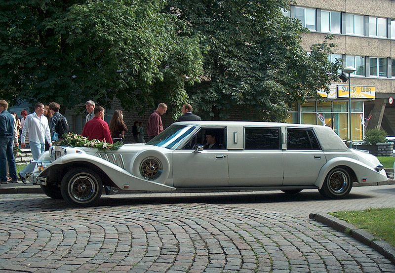 What to consider when choosing your wedding car