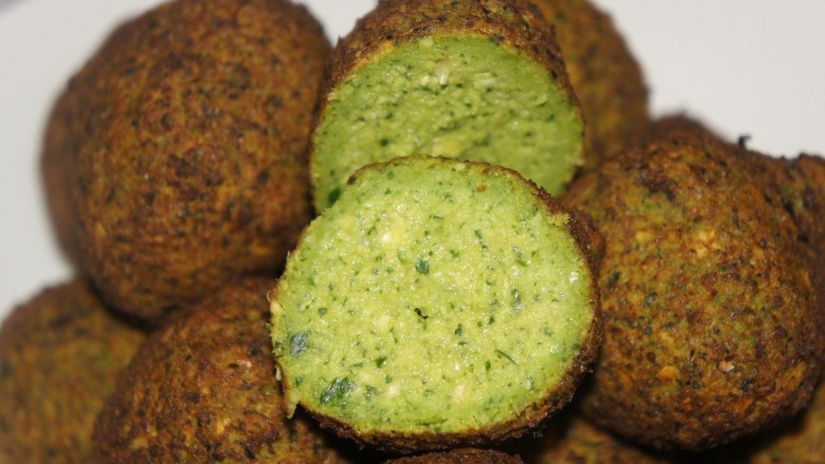 Traditional Emirati Food You Must Try in Abu Dhabi
