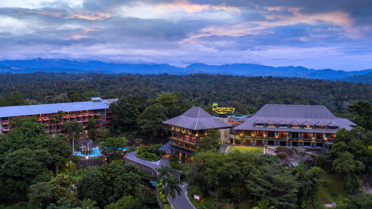 Discover the History Behind the Kandy Lake