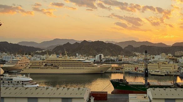 Oman_Mascat_Port_Sultan_Qaboos_01