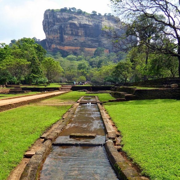 1024px-Water_Garden,_Sigiriya,_Sri_Lanka_-_panoramio_(5)