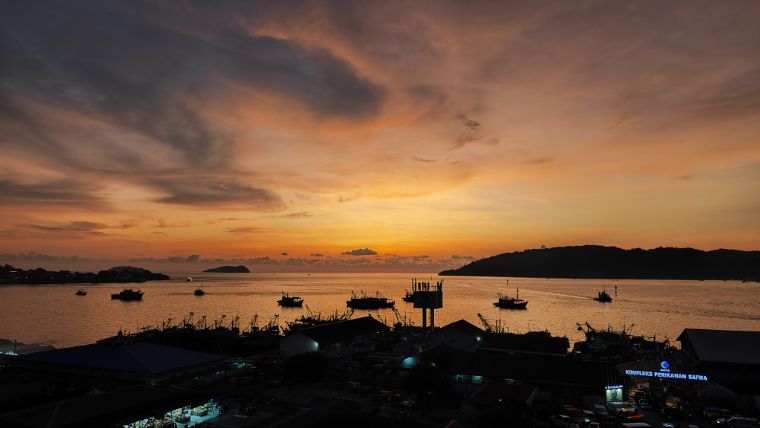 What lies within Kota Kinabalu