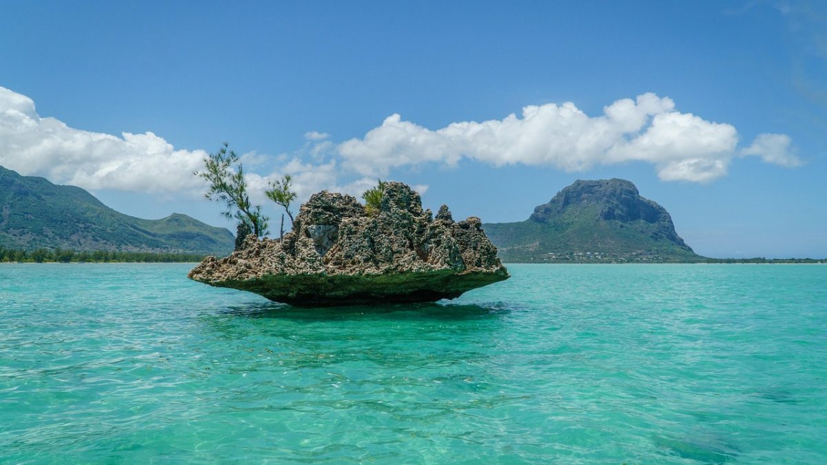 A Guide to the Seasons of Coastal Mauritius: Sun, Serenity, and a Taste of the Tropics
