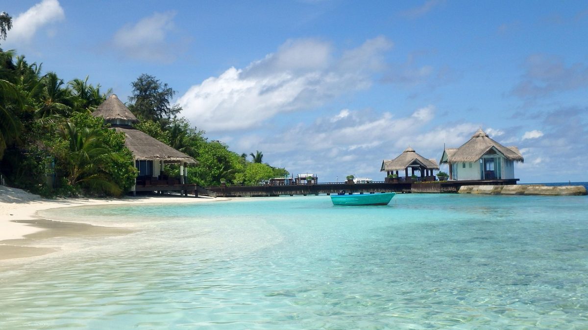 A Guide to Luxury in the Maldives: Where Comfort Meets Beauty