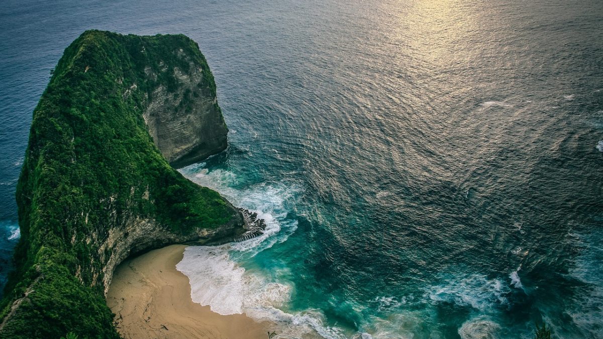 Island-Hopping in Indonesia: Discover the Archipelago by Private Yacht