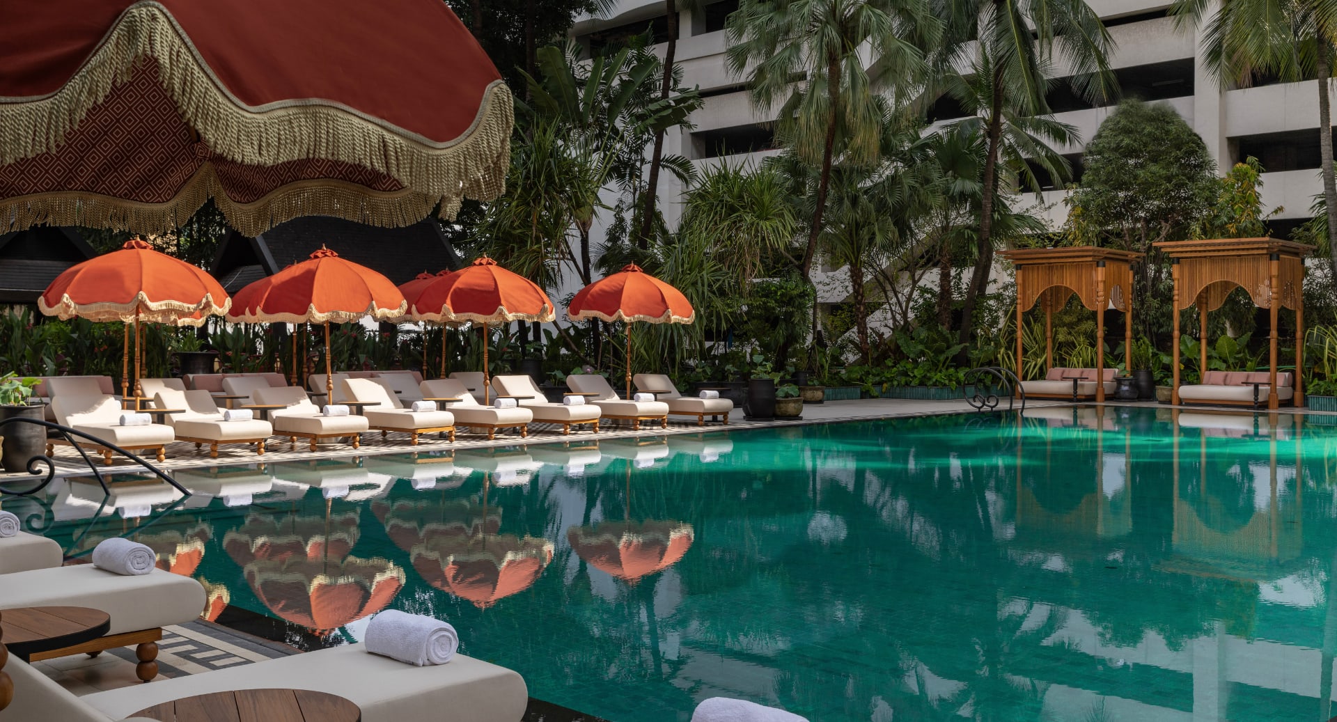 anantara_siam_bangkok_hotel_pool_