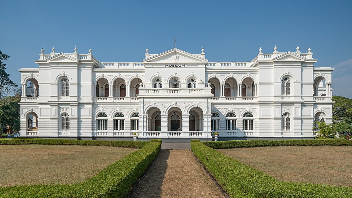 24 Hours in Colombo: Food, Shopping, and City Lights