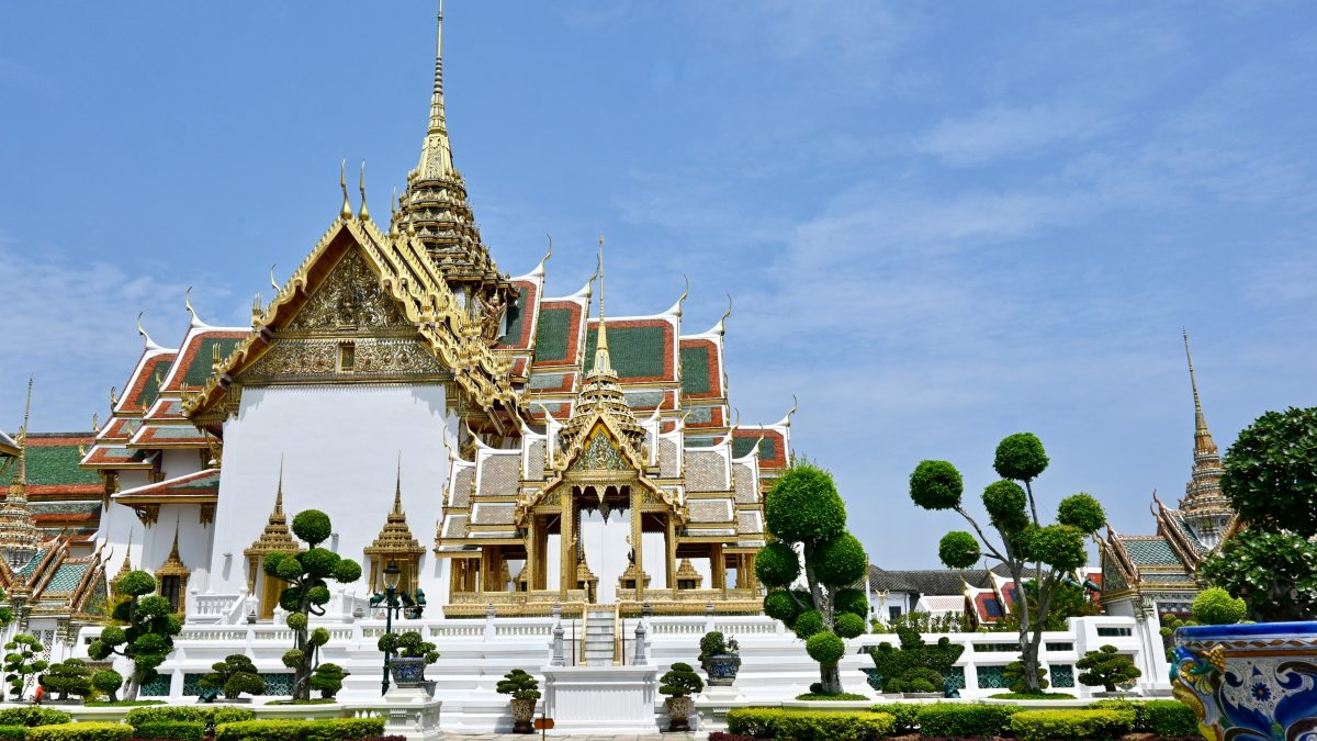 What makes Bangkok’s Siam area perfect for first-time visitors?