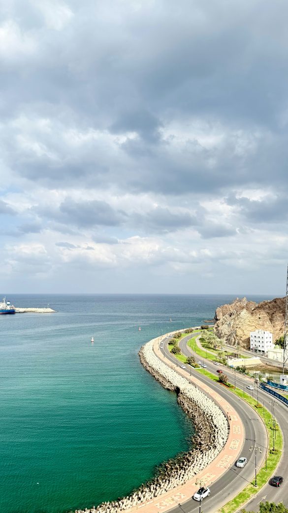Exploring Oman: A Look at Its Scenic Driving Routes