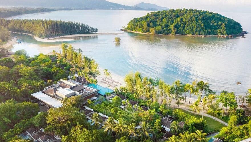What Sets Phuket’s Leading Luxury Resorts Apart from a Standard Beach Hotel?